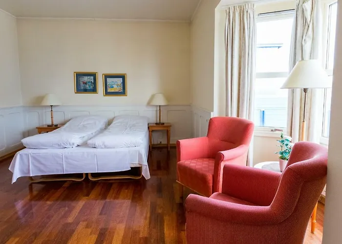 Strand Hotell Sortland Отель 3*